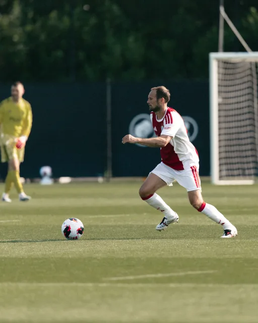 #Ajax oefende zaterdag tegen Olympiakos. Het was de laatste test richting het belangrijke uitduel met FK Vojvodina. Achter de gesloten deuren van De Toekomst werd het 1-0. Edvardsen maakte het enige doelpunt. ⚽ #ajaoly