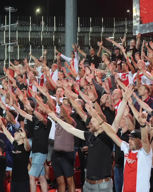 De 633 naar Servië afgereisde Ajacieden hadden het goed naar hun zin in het uitvak van het Karadordestadion. Ook Tadic kwam nog even buurten. 🙌 #ajax #vojaja